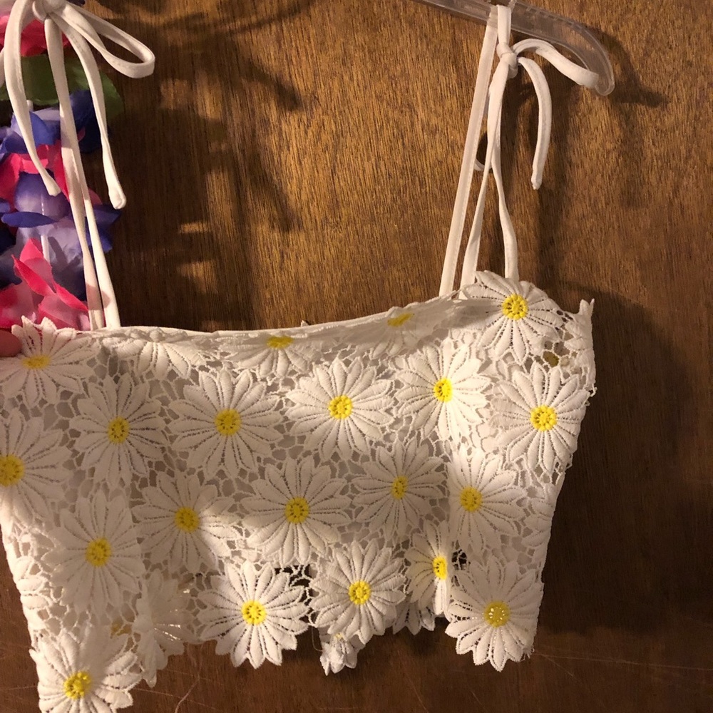 Cute daisy crop top